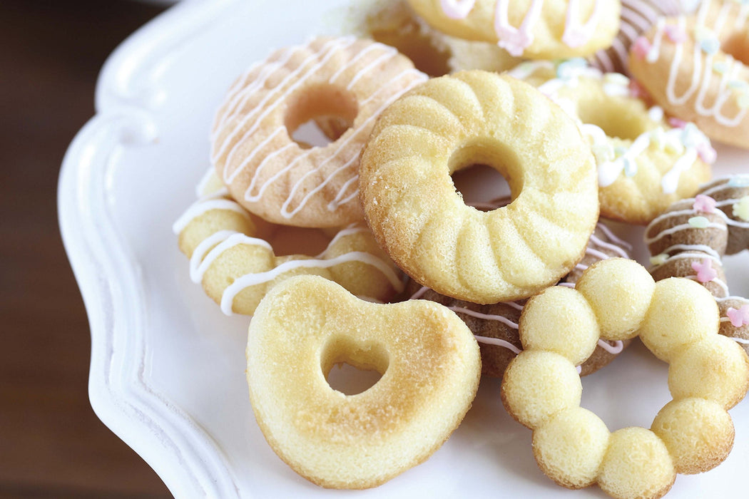 Kai Dl6248 Silicone Donut 12pcs Heat Resistant Ponde Wave Heart-Kiichin - The #1 Place for Japanese Goods in Your Hand!