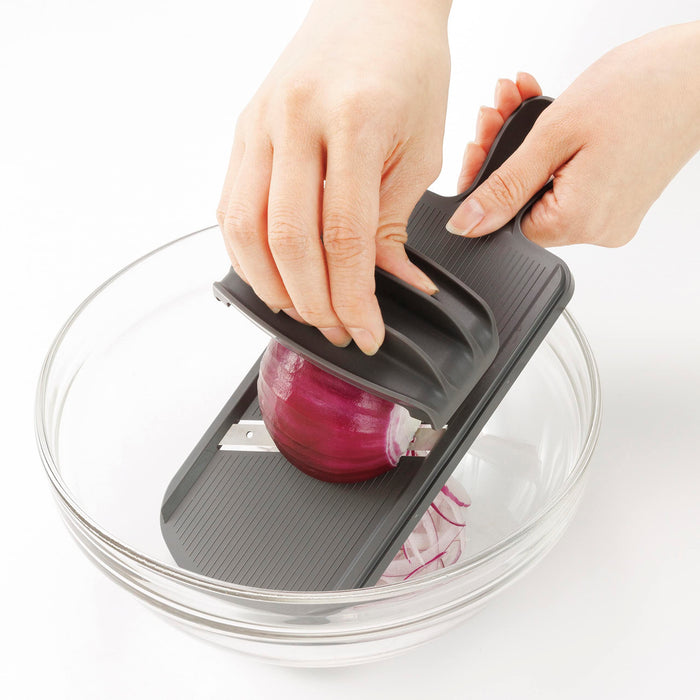 Kai Corporation Compact Double-Edged Slicer With Finger Guard Dh8021-Kiichin - The #1 Place for Japanese Goods in Your Hand!
