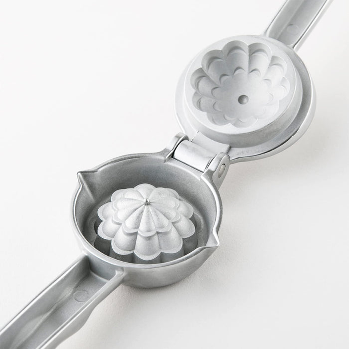 Kai Squeezer Mini Kitchen Tool Dh3011 Silver Select100-Kiichin - The #1 Place for Japanese Goods in Your Hand!